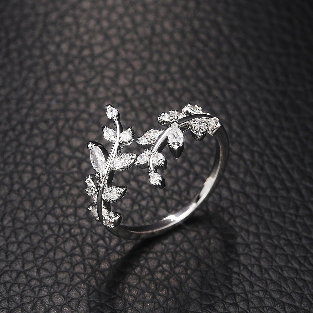 Sylviane | Ladies elegant vine-shaped ring | Silver