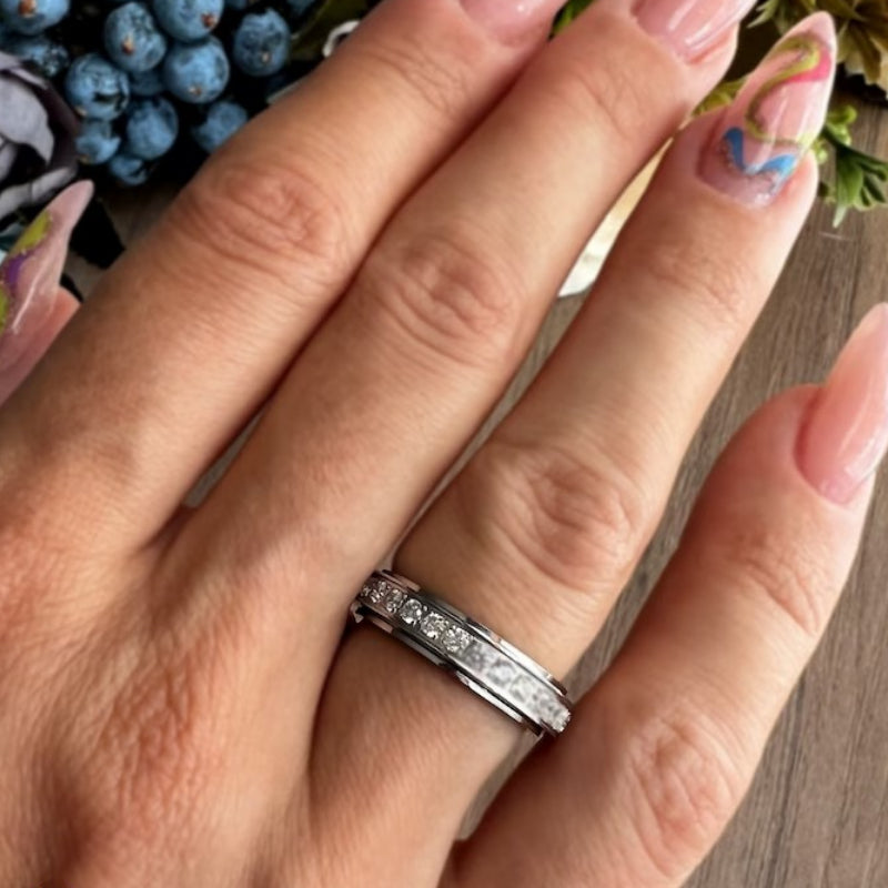 Selviana | Ladies elegant rotating band ring | Silver