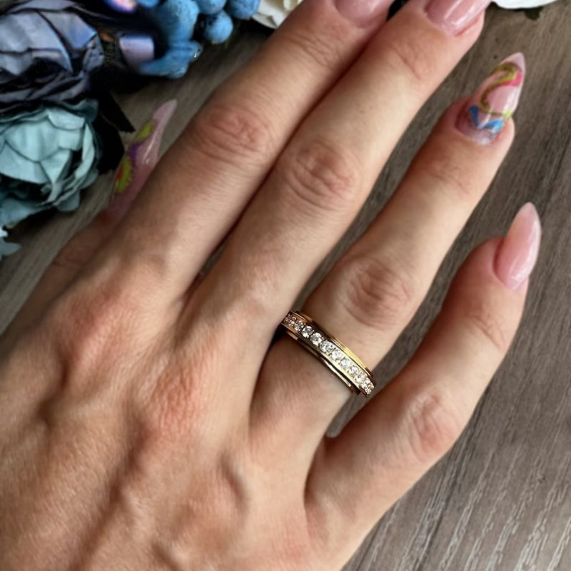 Selviana | Ladies elegant rotating band ring | Silver