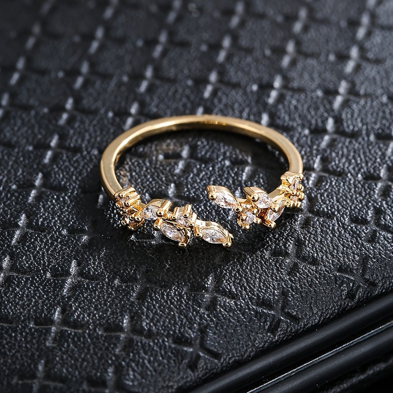 Lunira | Women's elegant leaf ring with zirconia | Gold