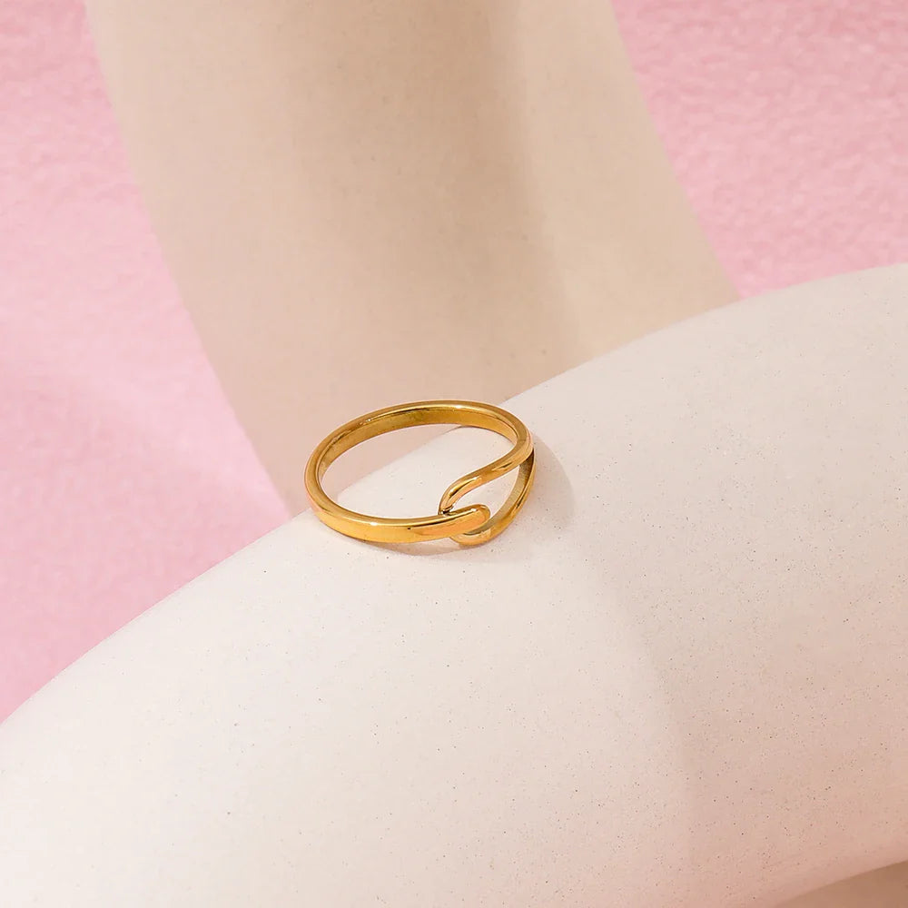 The Elan Hollow Ring