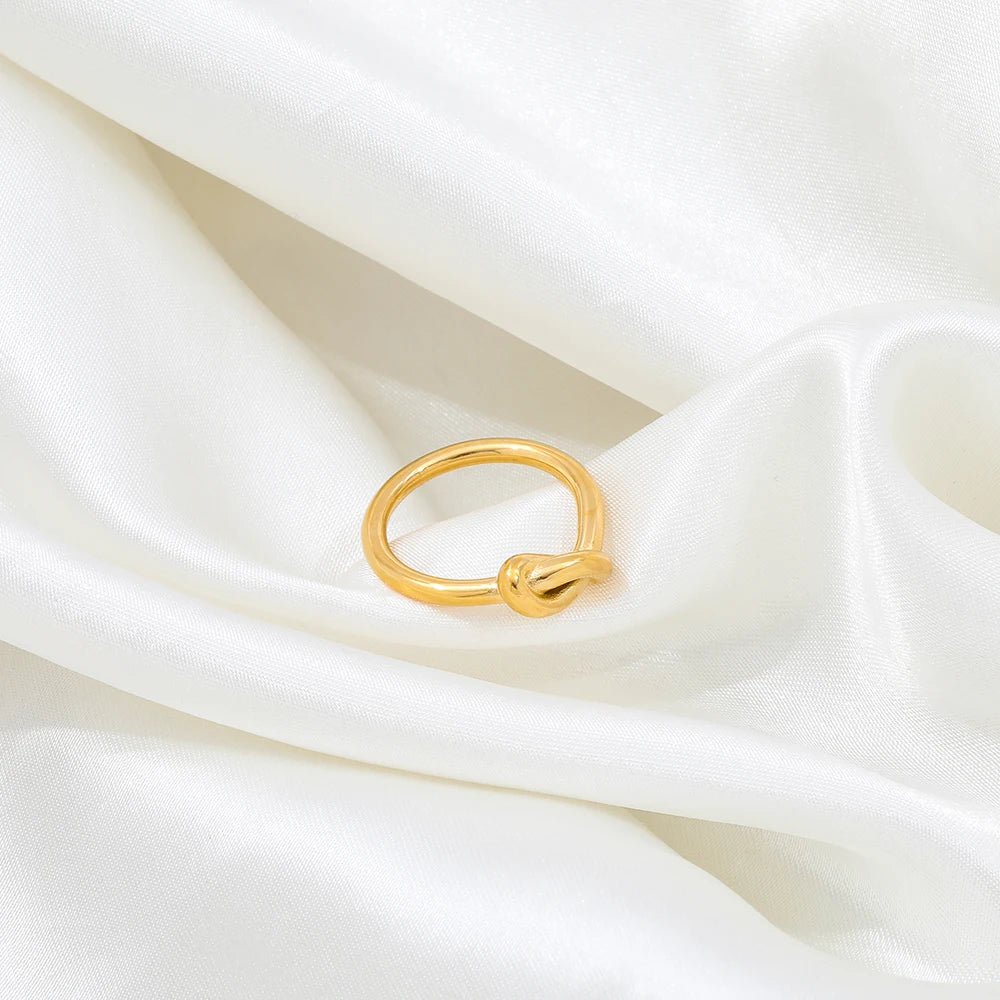The Solace Simple Knot Ring