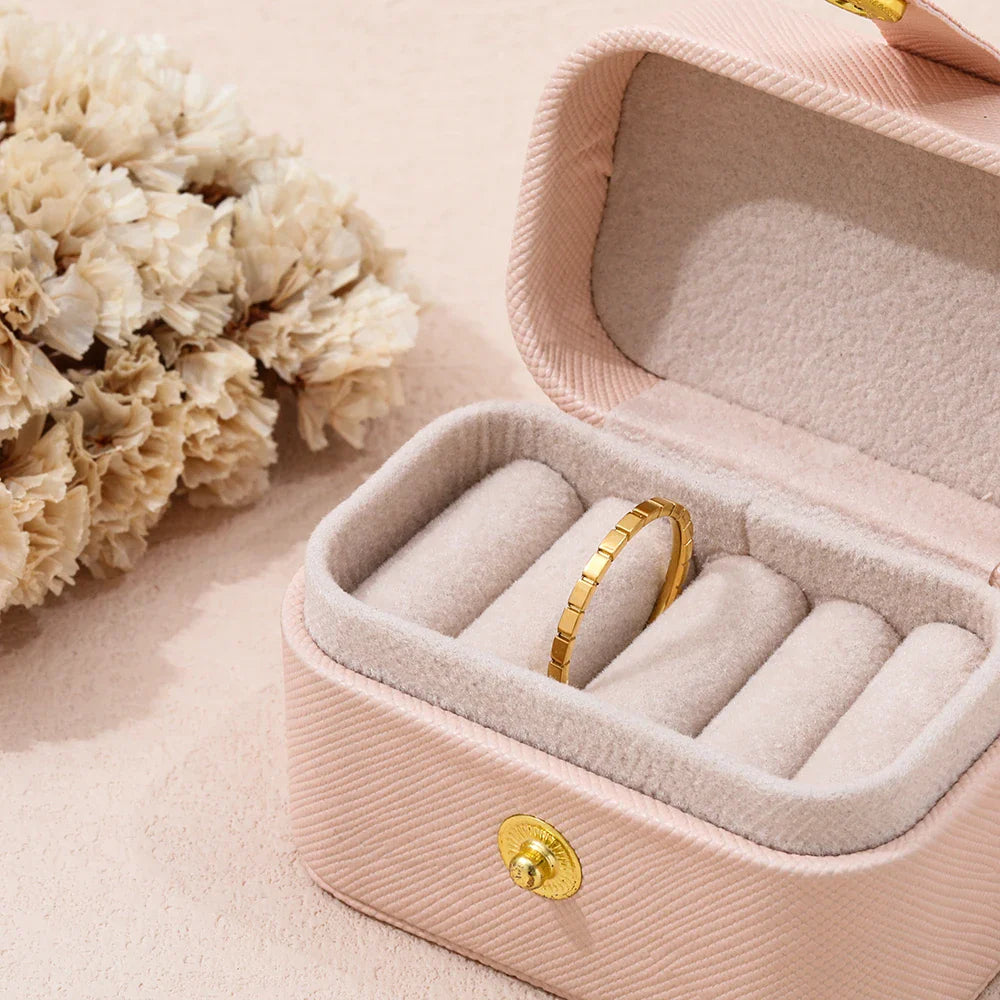 The Geometric Element Ring