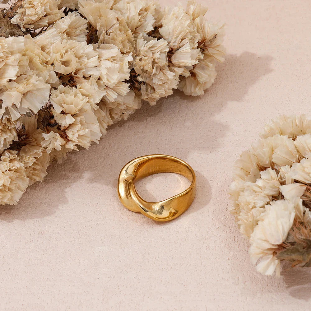 The Aurelia Twist Ring