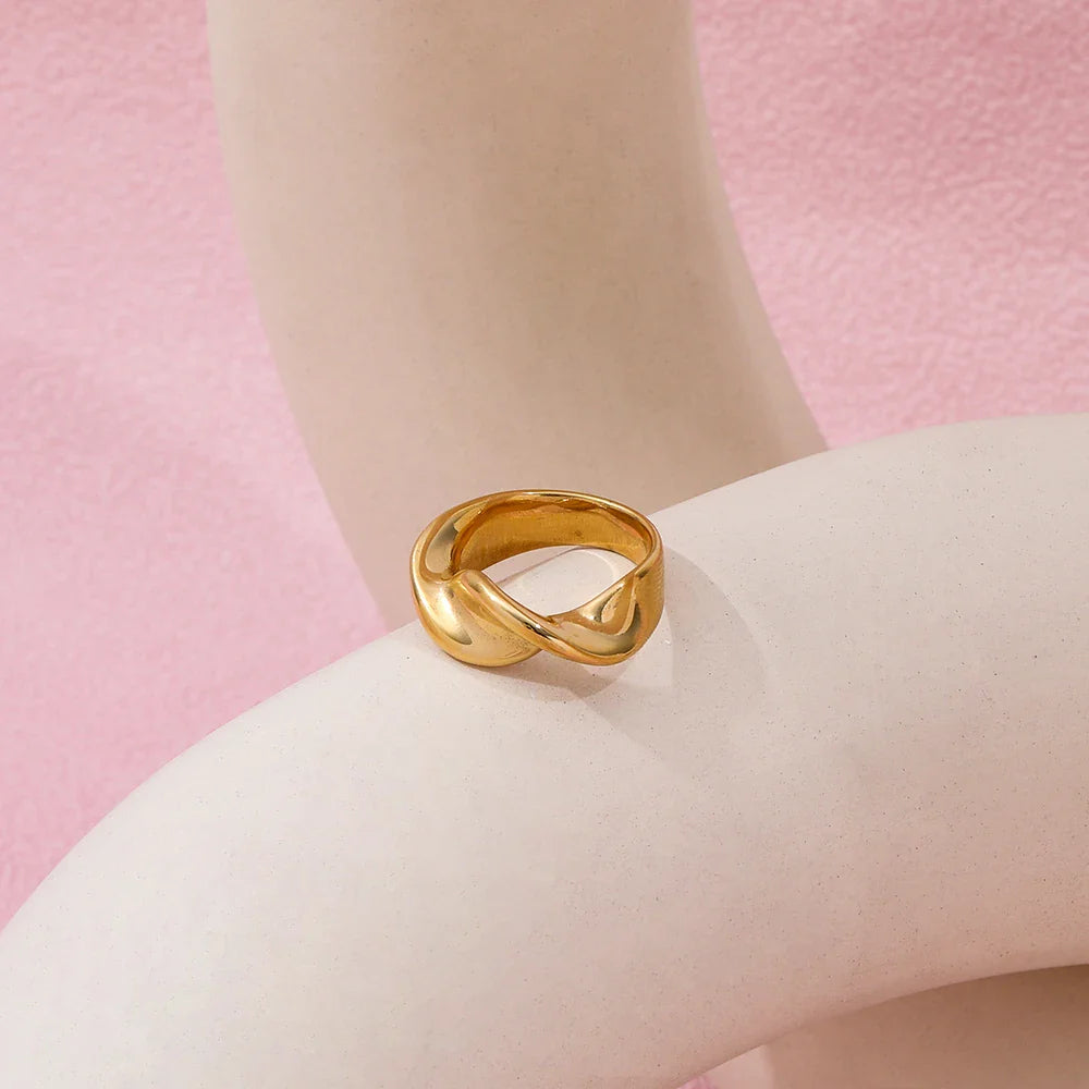 The Aurelia Twist Ring
