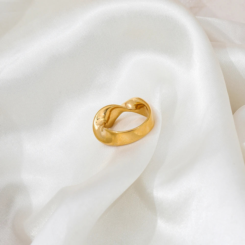 The Aurelia Twist Ring