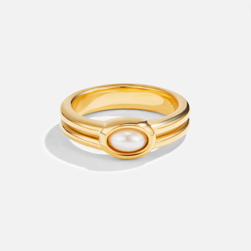 HorizonElegance | Golden Ring | Elegant and Timeless