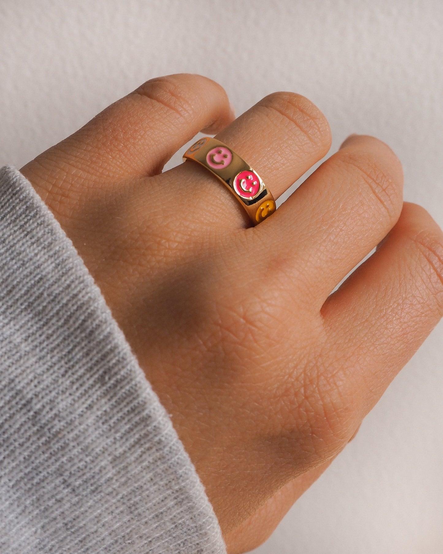 Smiling Stylish | Ring Colorful | Playful