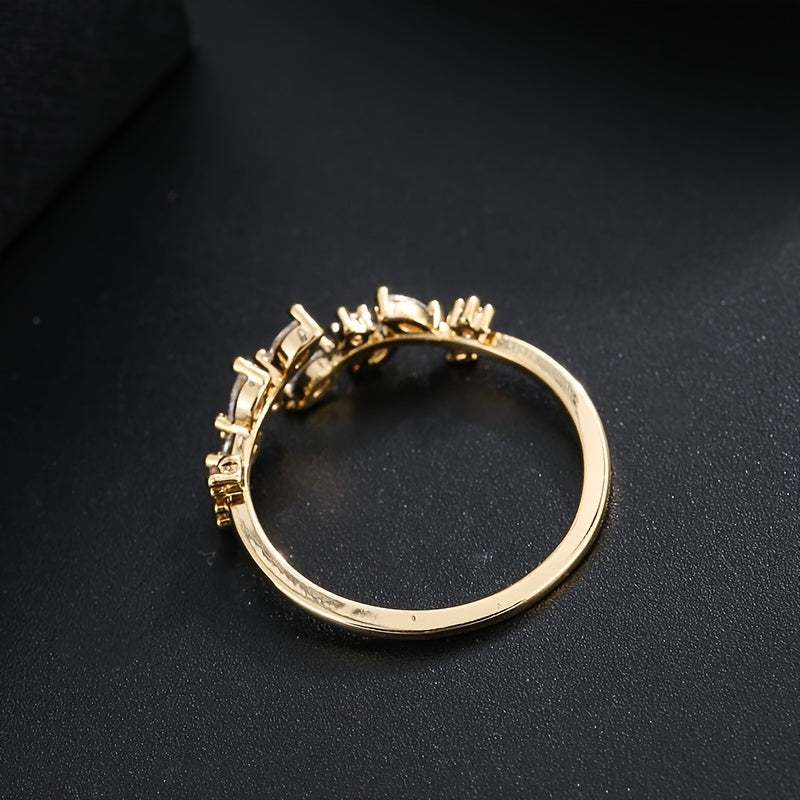 Lunira | Women's elegant leaf ring with zirconia | Gold