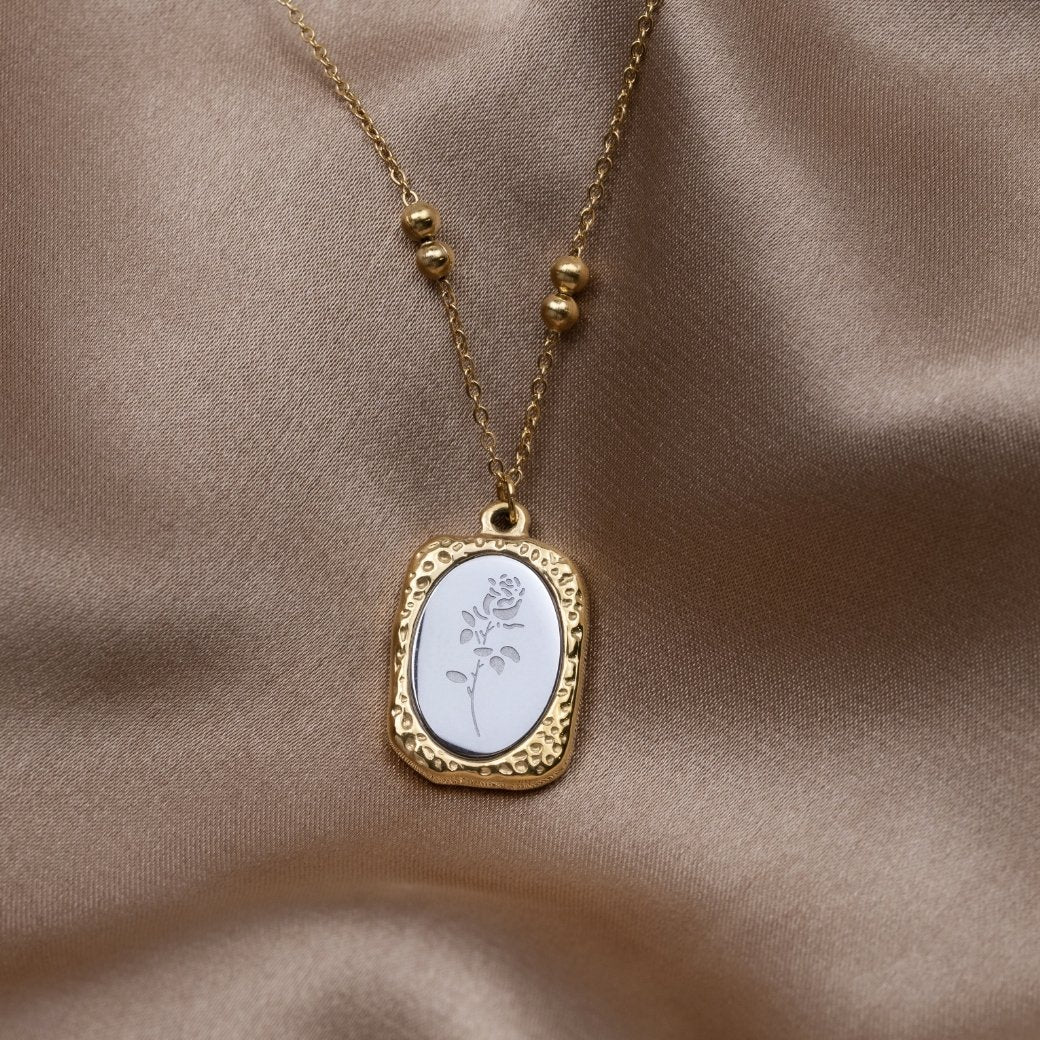 Fragile Love' Rose Necklace