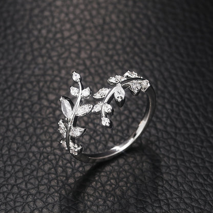 Sylviane | Ladies elegant vine-shaped ring | Silver