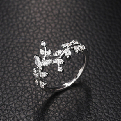 Sylviane | Ladies elegant vine-shaped ring | Silver