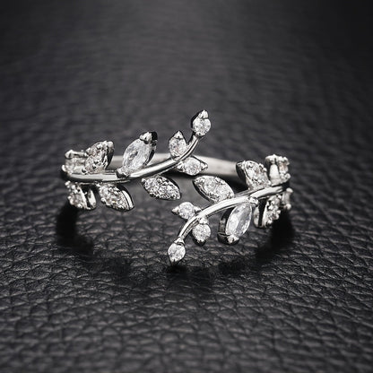 Sylviane | Ladies elegant vine-shaped ring | Silver