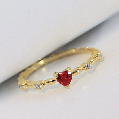 Amorelia | Women's romantic engagement ring with heart-shaped stone | Gold