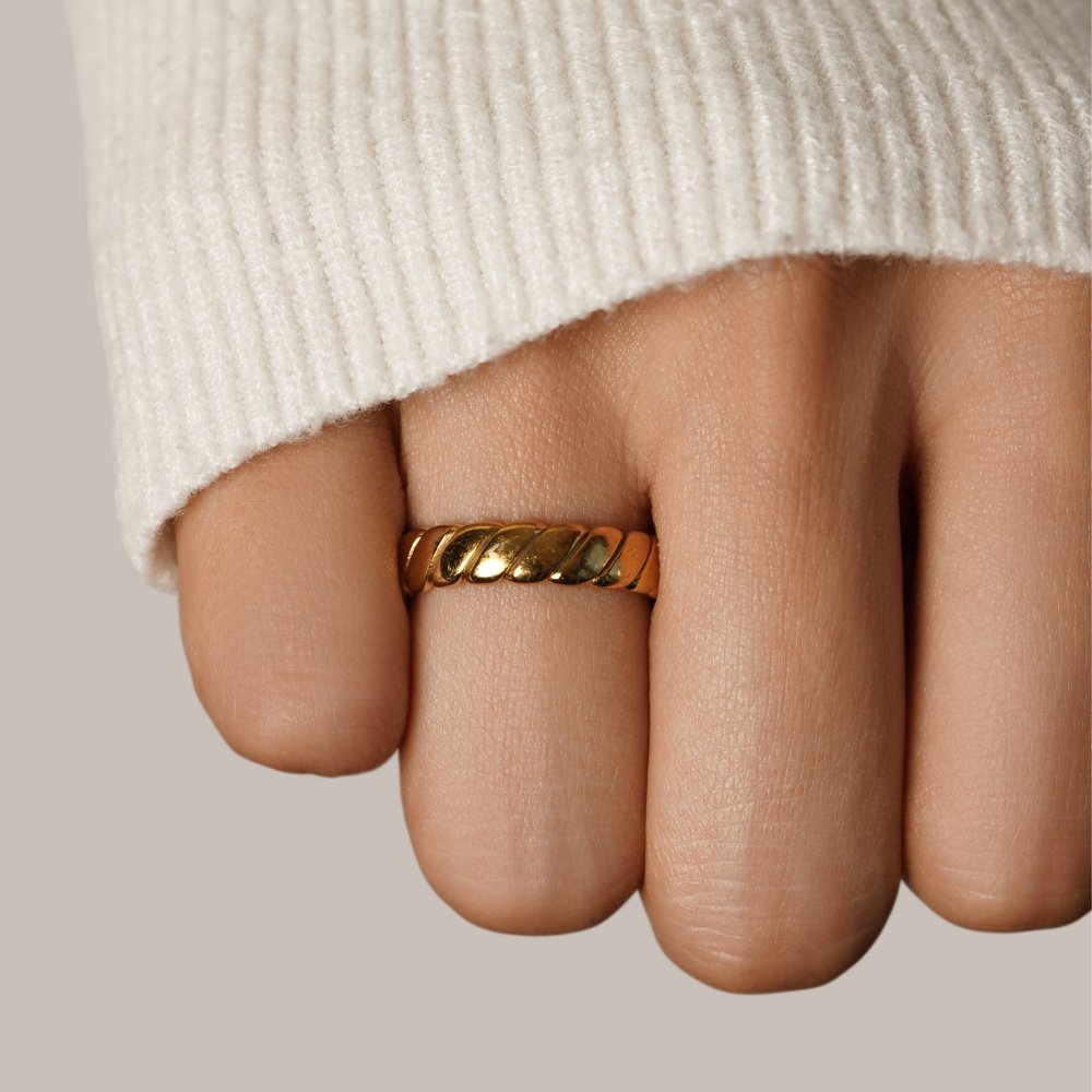Endless Elegance | Infinity Ring | Unique Design