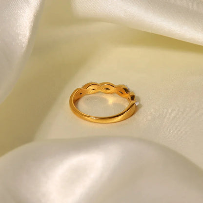 The Twist Pearl Ring