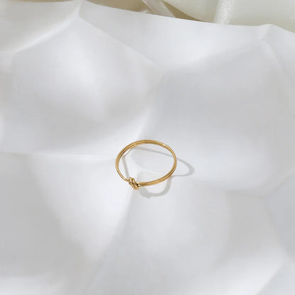 The Lumi Knot Ring