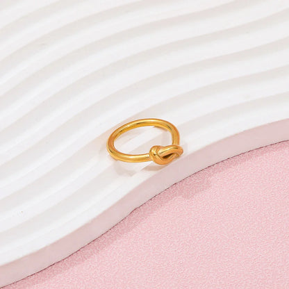 The Solace Simple Knot Ring