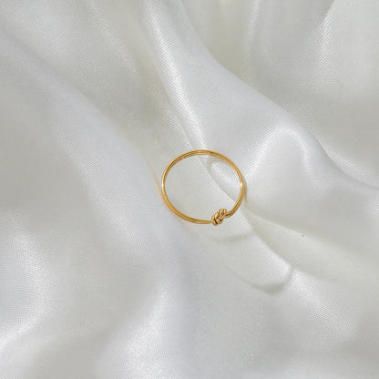 The Lumi Knot Ring