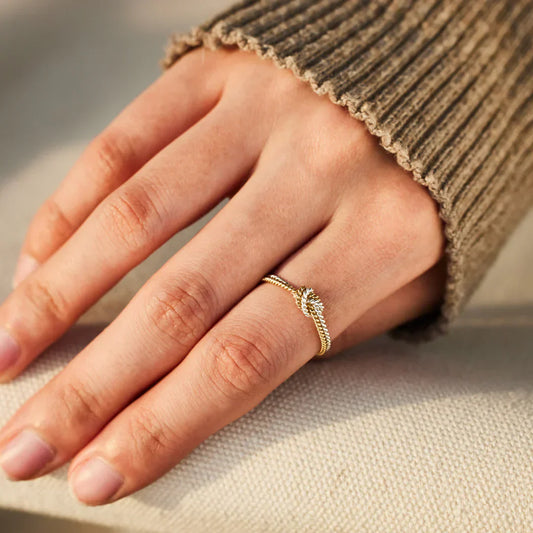 Elegant Knot Ring | Timeless | Sophisticated